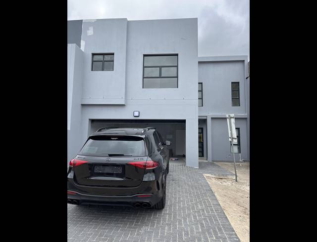 3 BEDROOM FREEHOLD FOR SALE IN PARKLANDS NORTH